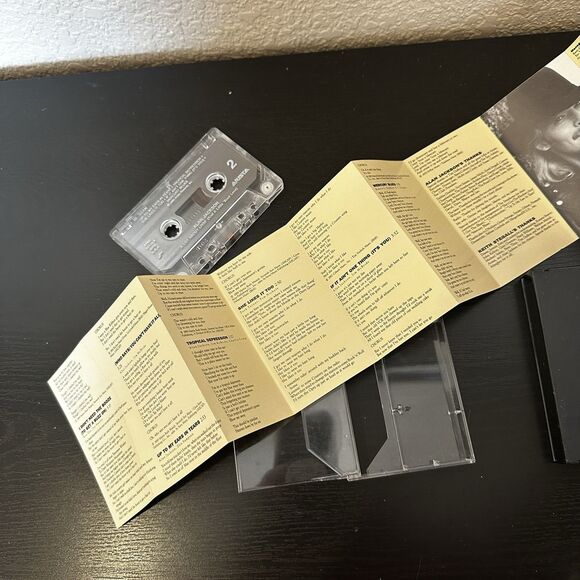 A Lot About Livin' (And a Little 'Bout Love) Alan Jackson (Cassette, 1992) Vtg - Picture 4 of 4